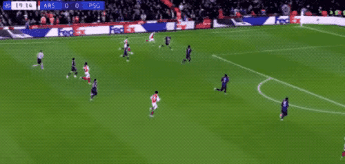 曼城逆转曼联,莱万点燃赛场 曼城逆转曼联,莱万点燃赛场