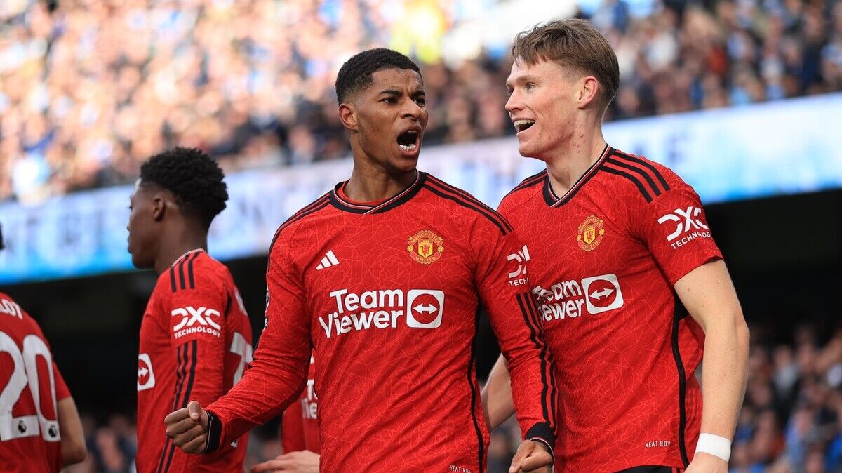 曼城逆转曼联,莱万点燃赛场 曼城逆转曼联,莱万点燃赛场