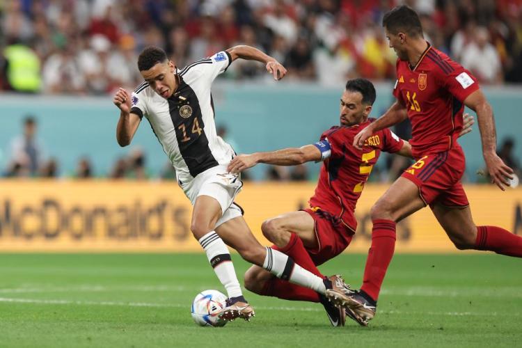 德国队鏖战泰国队,黄鸭组合带队取胜 德国队鏖战泰国队,黄鸭组合带队取胜