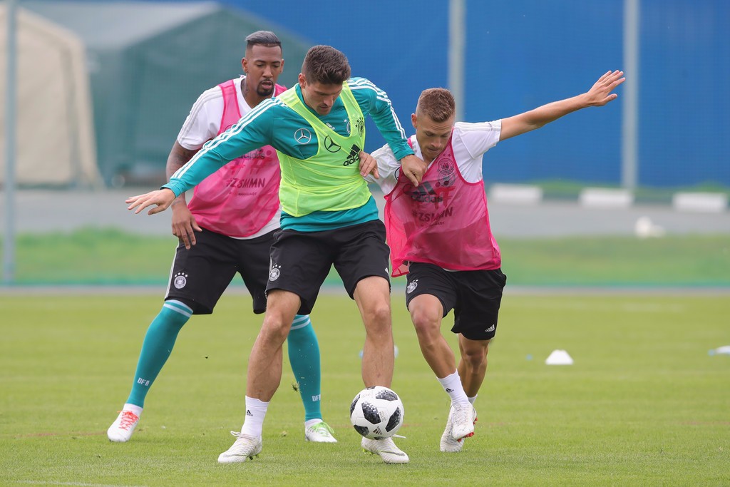 日本队逆转德国队，黄鸭组合惊艳四座