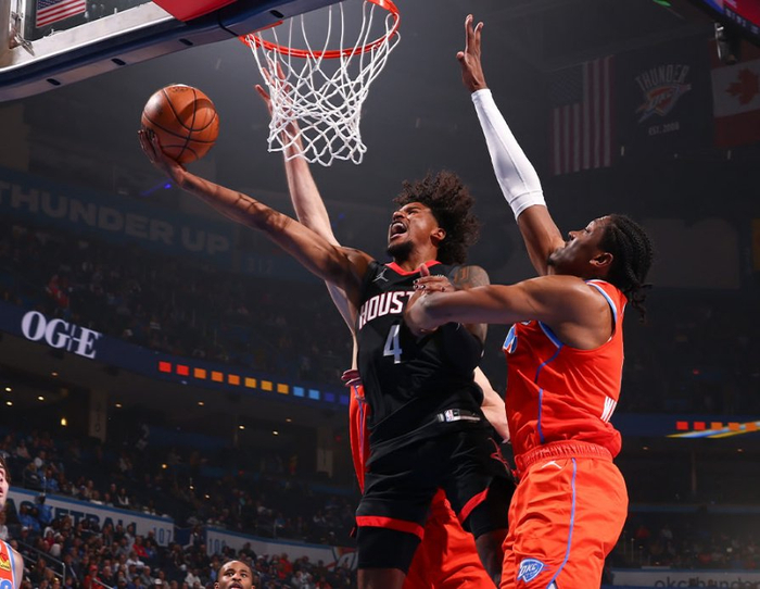 辽宁队横扫雷霆,范弗利特带队取胜 辽宁队横扫雷霆,范弗利特带队取胜