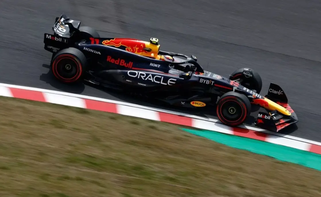 红牛车队绝杀索伯车队,维斯塔潘扛起全队 红牛车队绝杀索伯车队,维斯塔潘扛起全队