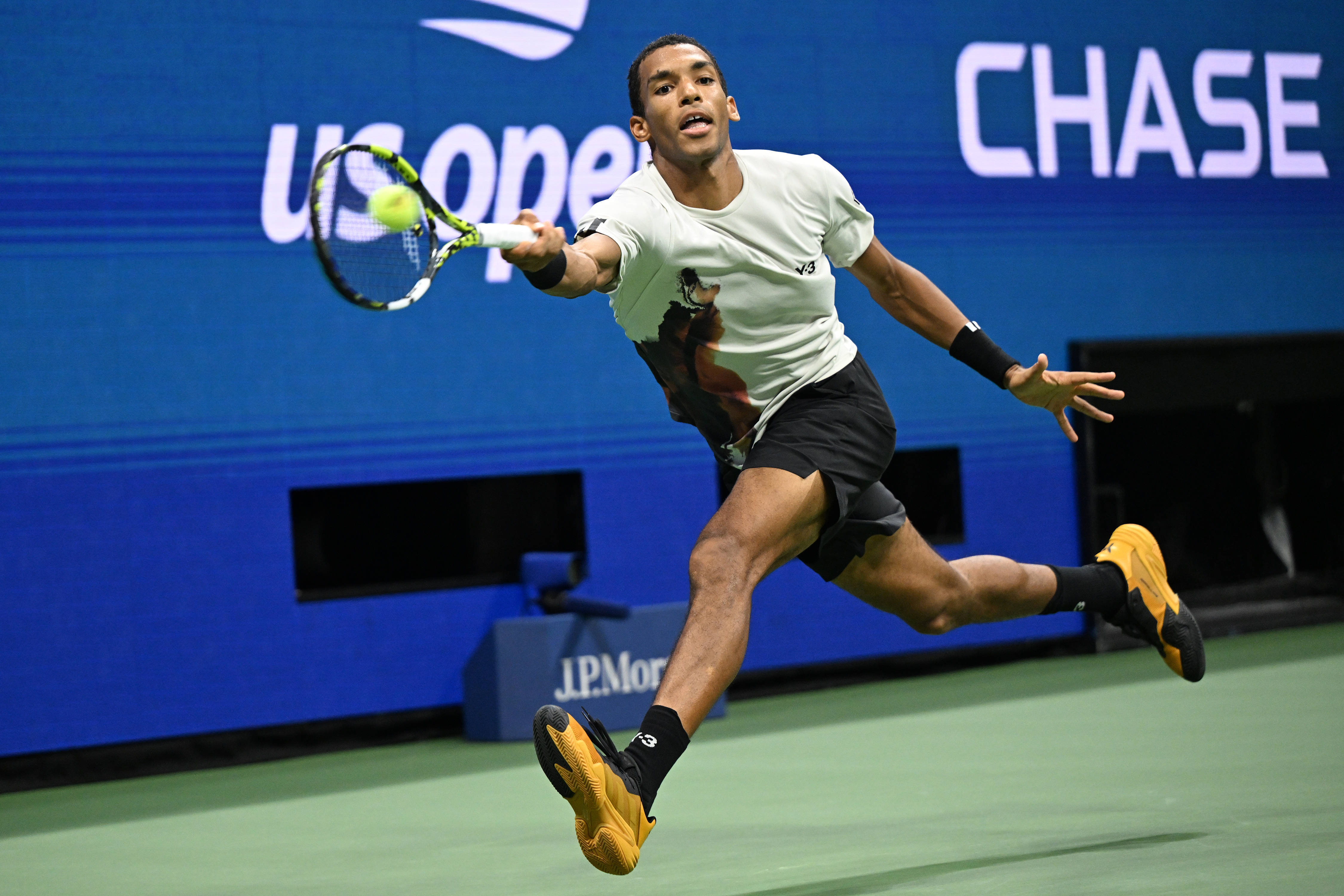 美网逆转年终总决赛,辛纳关键制胜 美网逆转年终总决赛,辛纳关键制胜