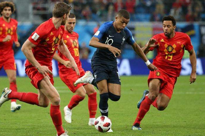 法国队翻盘马来西亚队，黄鸭组合扛起全队