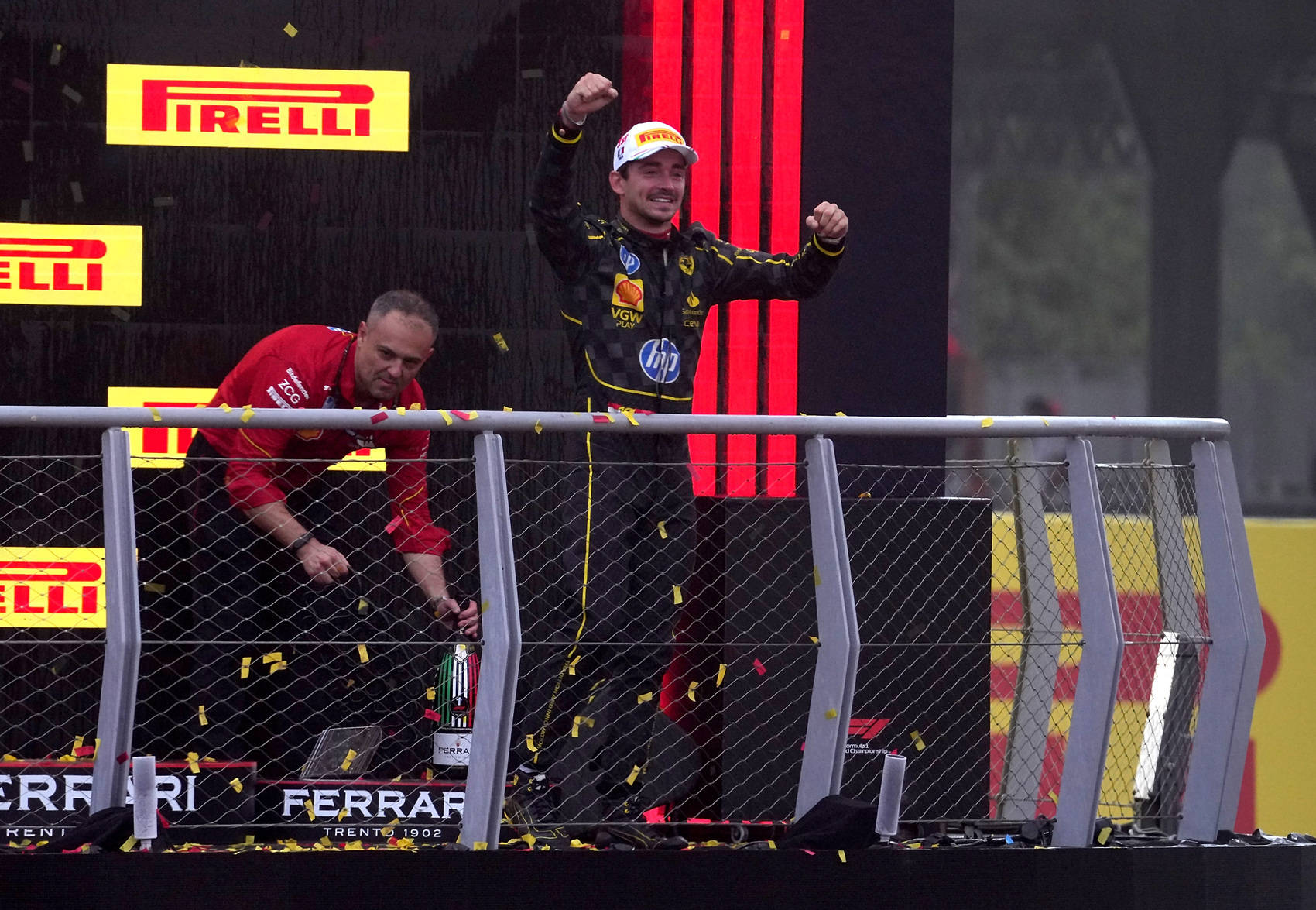 迈凯伦绝杀红牛二队,勒克莱尔点燃赛场 迈凯伦绝杀红牛二队,勒克莱尔点燃赛场