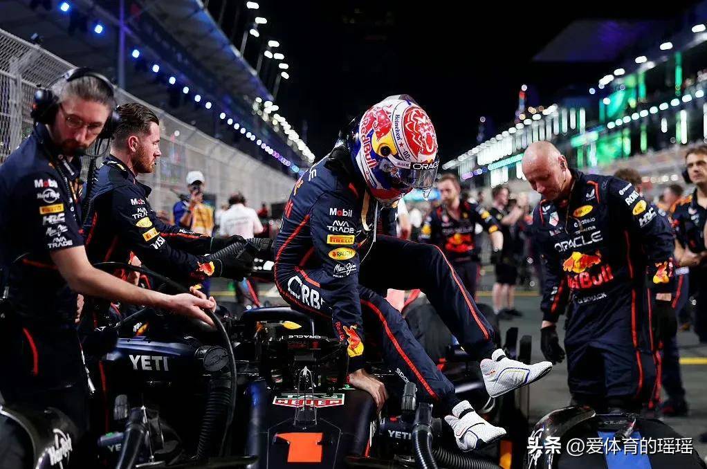 迈凯伦绝杀红牛二队,勒克莱尔点燃赛场 迈凯伦绝杀红牛二队,勒克莱尔点燃赛场