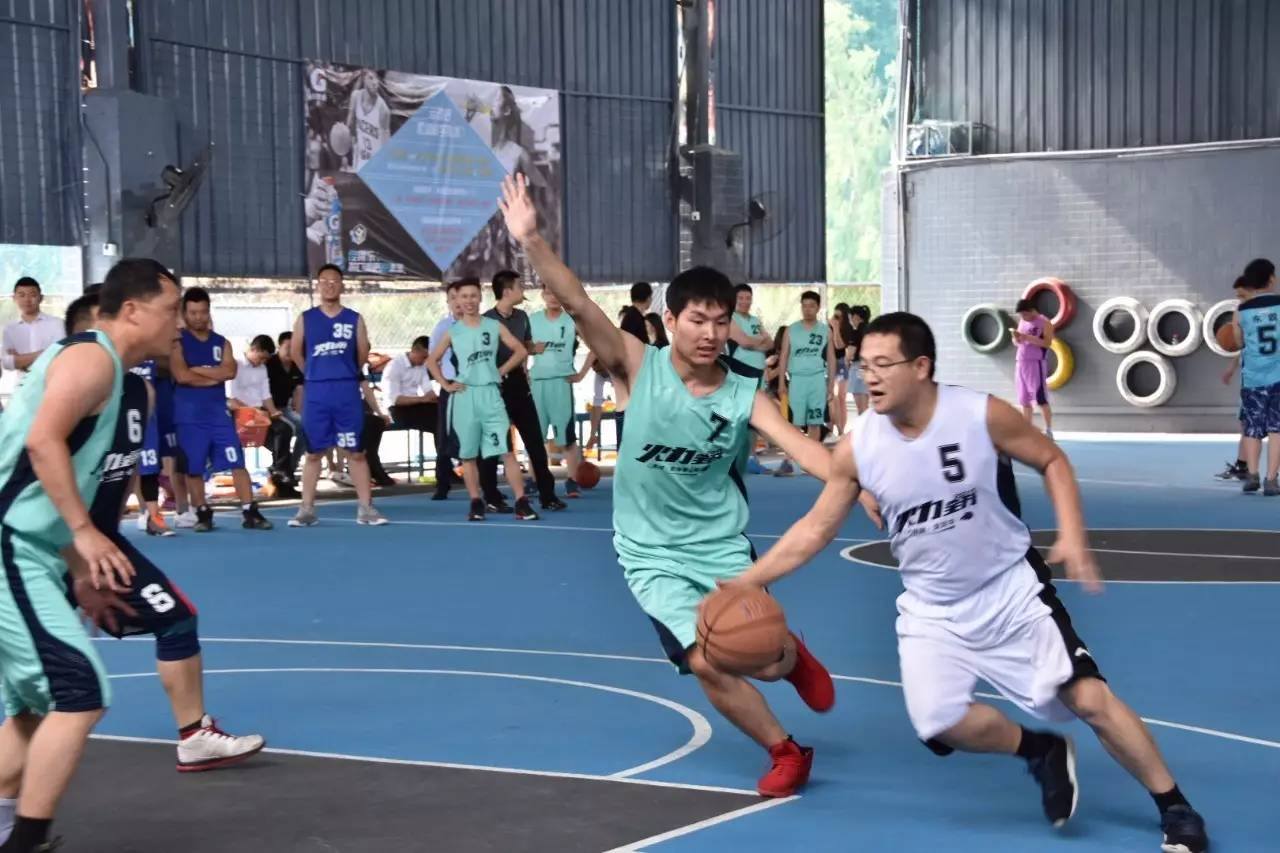 雄狮队连胜湖人队，晋级西部半决赛