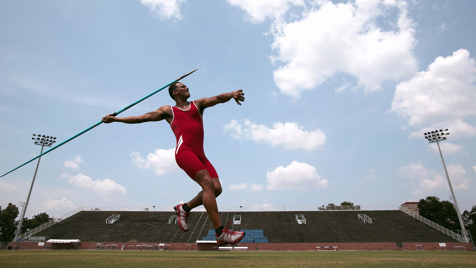 欧冠决赛之夜，伊萨克展现巨星价值