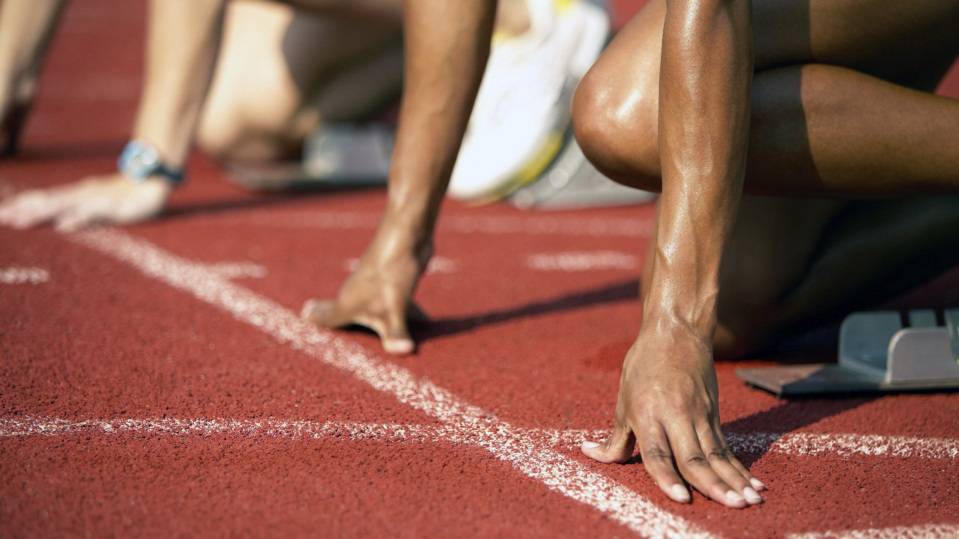 赛道与绿茵场的双重奏，澳大利亚F1揭幕战力克巴黎背后的体育新叙事