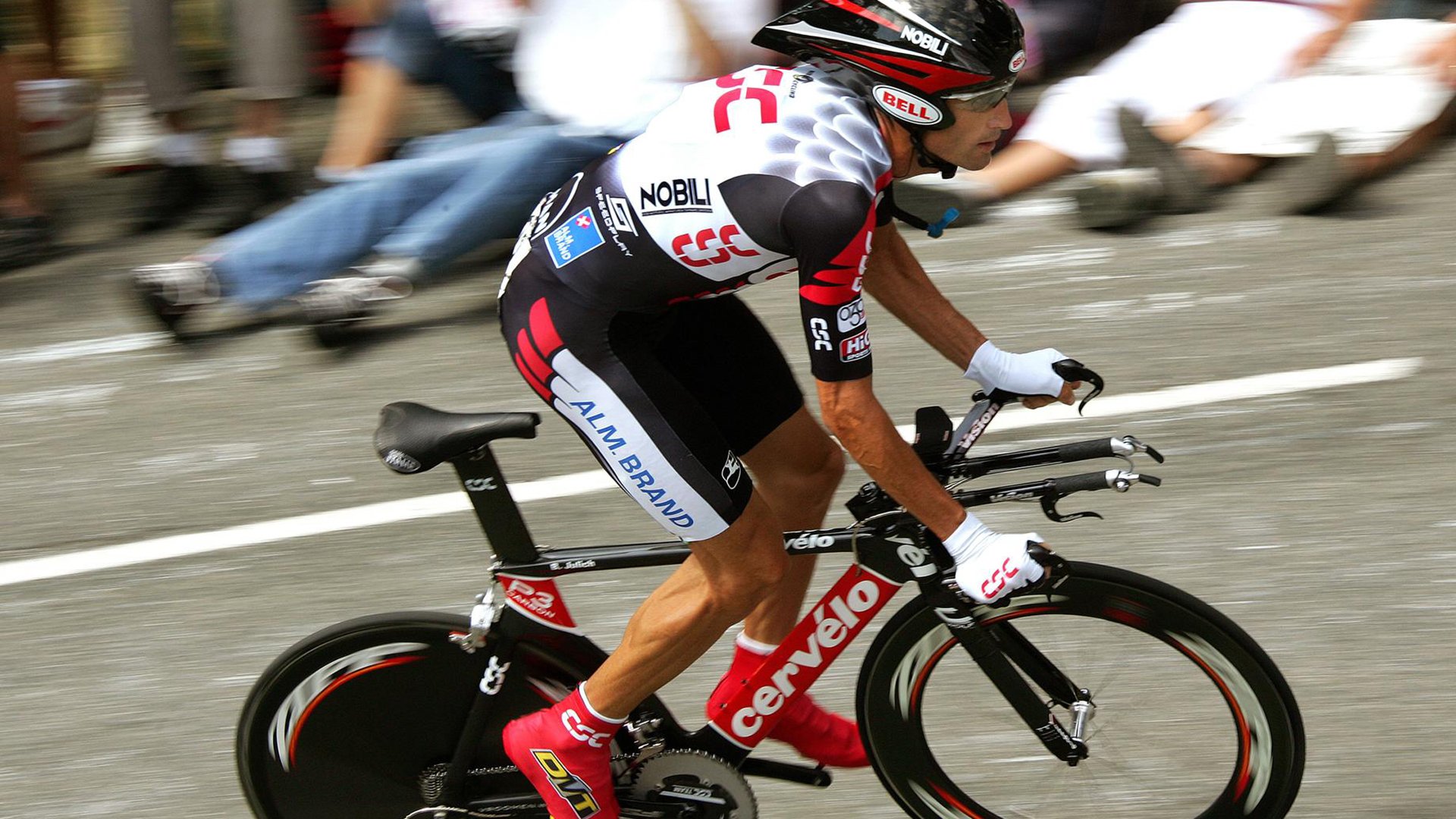 绝境中的引擎轰鸣，周冠宇关键制胜，索伯车队奇迹翻盘迈凯伦